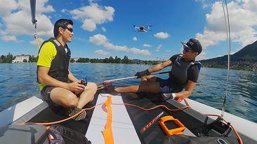 Un drone à bord d’un catamaran gonflable MiniCat